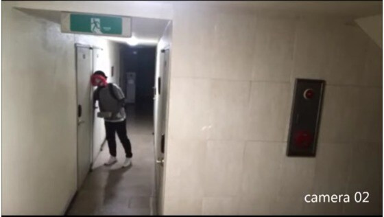 지난 23일 유튜브에 올라온 '신림동, 소름돋는 사이코패스 도둑 cctv 실제상황'이라는 제목의 영상(유튜브 갈무리)© 뉴스1