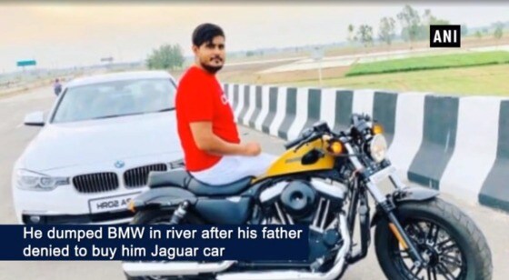 'BMW 3'를 강물에 밀어버린 인도 청년 - 유튜브 갈무리