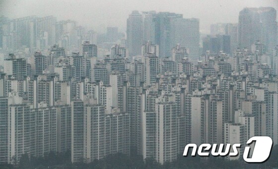 서울 강남구의 한 아파트 밀집지역의 모습.© News1 성동훈 기자