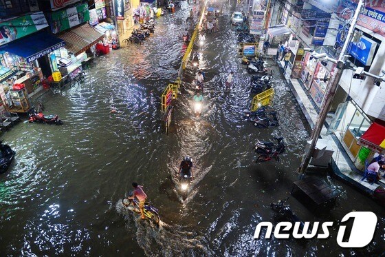인도 홍수© AFP=뉴스1