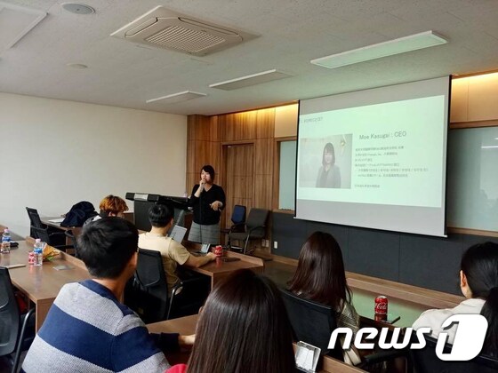 일본 취업 준비생을 대상으로 설명회를 진행하는 카스가이 모에 대표(KOREC 제공) © 뉴스1