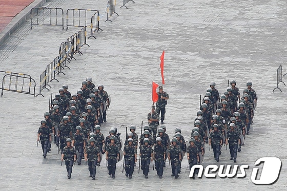 홍콩과 인접한 선전시에 배치된 인민무장경찰이 훈련을 하고 있다. © 로이터=뉴스1 © News1 이원준 기자