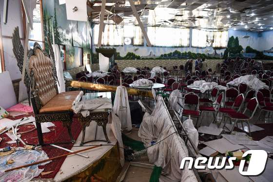 17일(현지시간) 자살폭탄 테러가 발생한 아프가니스탄 수도 카불의 결혼식장. © AFP=뉴스1