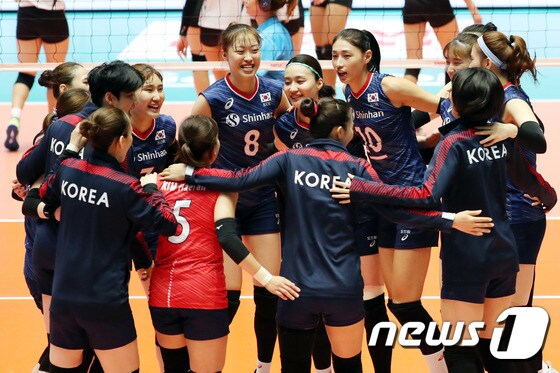 홍콩에 승리거둔 한국 여자배구 대표팀 
