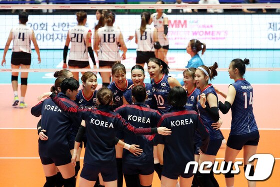 한국 여자배구 대표팀 '홍콩에 3대 0 승리'