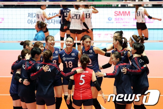 한국 여자배구 '승리의 기쁨'