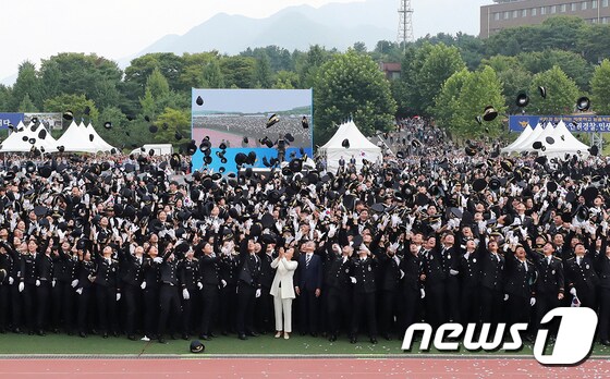 문재인 대통령·김정숙 여사, '중앙경찰학교 졸업식' 참석