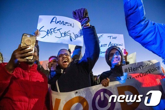 미국 IT기업 아마존 노동자들의 시위© AFP=뉴스1