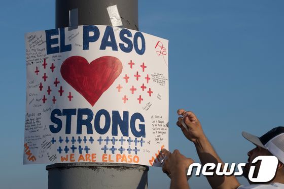 미국 텍사스 엘파소에서 발생한 총기난사 사건을 추모하는 글귀들.(자료사진) © AFP=뉴스1