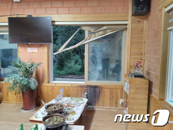 부탄가스가 폭발한 식당 내부(사진제공=전북소방본부),© 뉴스1