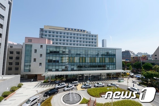 전남대병원이 신종 코로나바이러스 감염증 예방과 확산 방지를 위해 비상대책을 마련해 운영한다. /뉴스1 © News1
