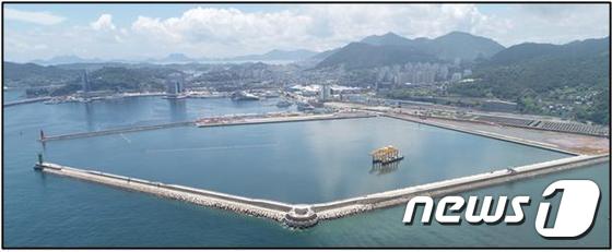 19일 준공된여수신북항 외곽시설(해양수산부 제공)© 뉴스1
