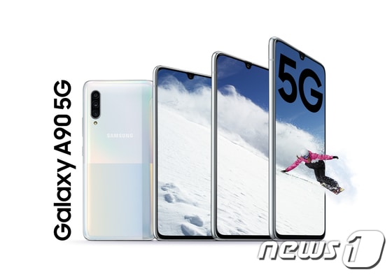 삼성전자 갤럭시 A 시리즈 최초의 5G 이동통신을 지원하는 영 프리미엄 스마트폰 '갤럭시 A90 5G(Galaxy A90 5G)'. (삼성전자 제공) 2019.9.3/뉴스1