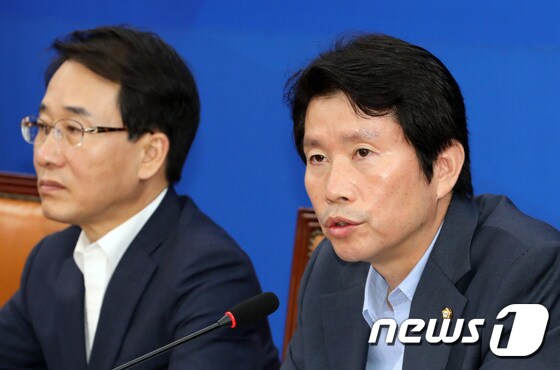이인영 더불어민주당 원내대표와 이원욱 원내수석부대표. 2019.9.5/뉴스1 © News1 이종덕 기자