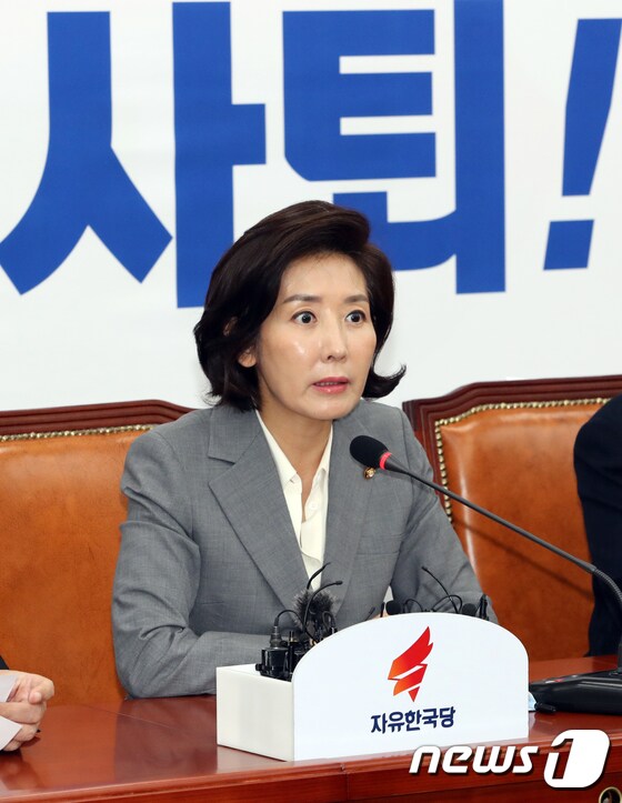 나경원 자유한국당 원내대표가 6일 서울 여의도 국회에서 열린 원내대책회의에서 발언하고 있다. 나경원 원내대표는 