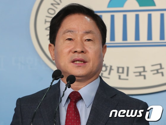 주광덕 자유한국당 의원이 10일 서울 여의도 국회 정론관에서 기자회견을 하고 있다. © News1 이종덕 기자