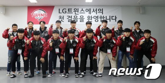 LG 신인 오리엔테이션. 사진. 가장 왼쪽이 정근우..사진=LG 트윈스 제공. © 뉴스1