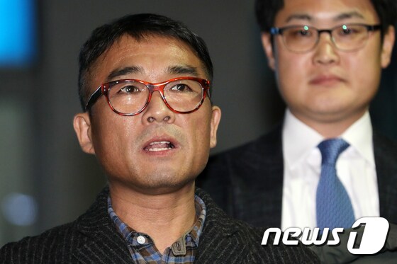 유흥업소 여성을 성폭행한 혐의를 받고 있는 가수 김건모씨  © News1 이승배 기자