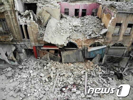 시리아 이들리브 주 아리아 마을의 부서진 건물들. 시리아인권관측소에 따르면 지난해 이들립 주에서 총 1만 1215명이 목숨을 잃었다 © AFP=뉴스1