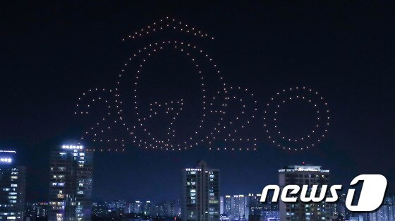 서울 하늘 수 놓은 드론 300대