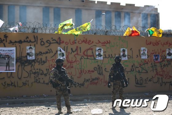 바그다드 주재 미국 대사관에 배치된 미 해병대 병력. © AFP=뉴스1