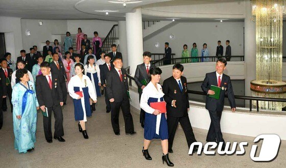 北 농업 총화회의 참가자들…"대중 정신력 총폭발"