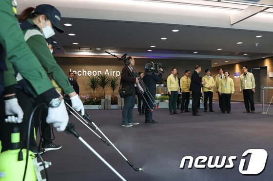 국토부 장관, 인천국제공항 검역 상황 긴급 점검