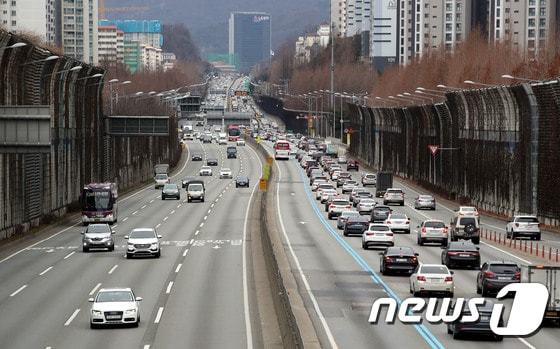 서울 서초구 잠원IC 인근 경부고속도로 모습(자료사진)2020.1.27/뉴스1 © News1 이광호 기자