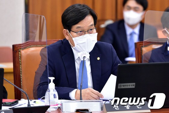 신동근 더불어민주당 의원/뉴스1 © News1 신웅수 기자