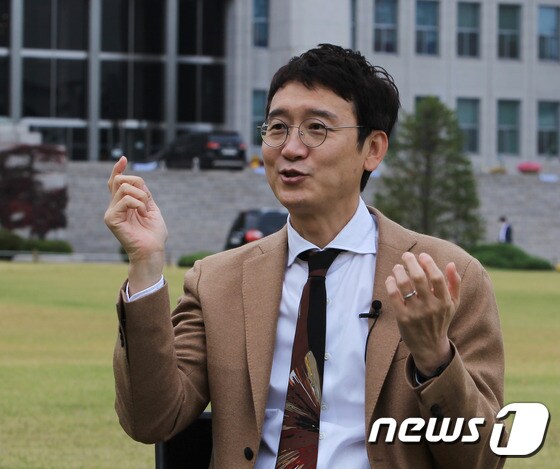 김웅 의원이 뉴스1과 인터뷰를 하고 있다.© 뉴스1 이길우 객원대기자
