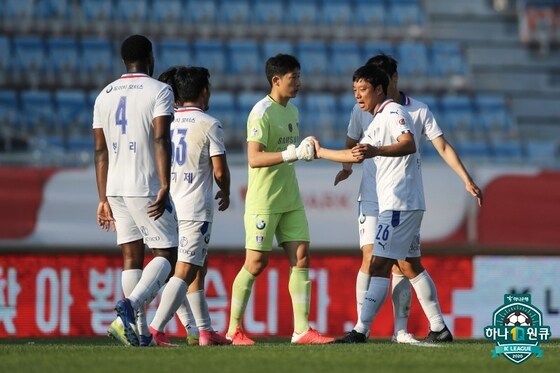 수원삼성과 부산아이파크가 0-0으로 비겼다. 수원은 1부 잔류를 확정했다. (한국프로축구연맹 제공) © 뉴스1