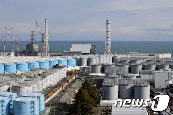 일본 후쿠시마 제1원자력발전소 부지 내 방사성 오염수 탱크 © AFP=뉴스1