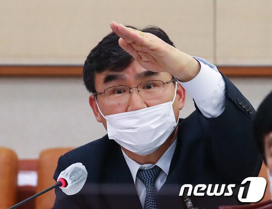 '라임 수사' 박순철 서울남부지검장 전격 사퇴