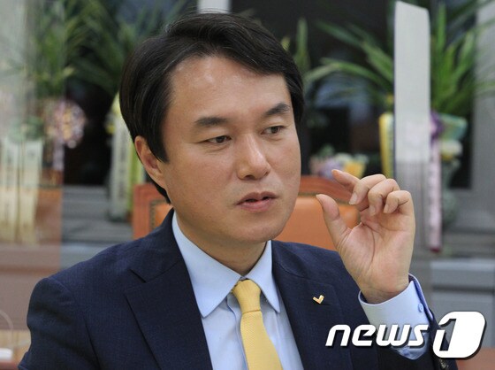 김종철 정의당 대표가 뉴스1과 인터뷰를 하고 있다.© 뉴스1 이길우 객원대기자
