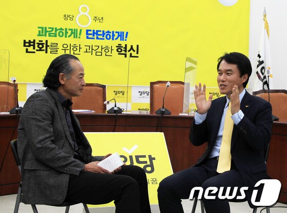 김종철 정의당 대표가 뉴스1과 인터뷰를 하고 있다.© 뉴스1 이길우 객원대기자