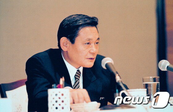 1993년 '삼성 신경영' 선언 당시 이건희 회장.© 뉴스1