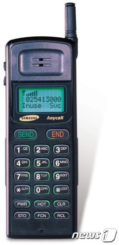 이건희 회장의 지시에 따라 1994년 11월 출시된 'SH-770'은 처음으로 '애니콜'(Anycall)이라는 이름을 달고 출시됐다.(삼성전자 제공) © 뉴스1