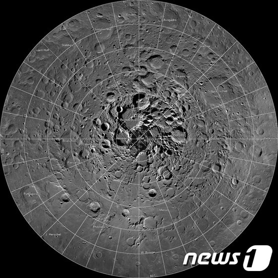 달 북극 표면 (NASA 제공) © 로이터=뉴스1