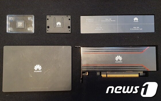 화웨이의 아센드310 칩셋과 아틀라스 200 모듈 2020.10.27./뉴스1 © News1 김정현 기자