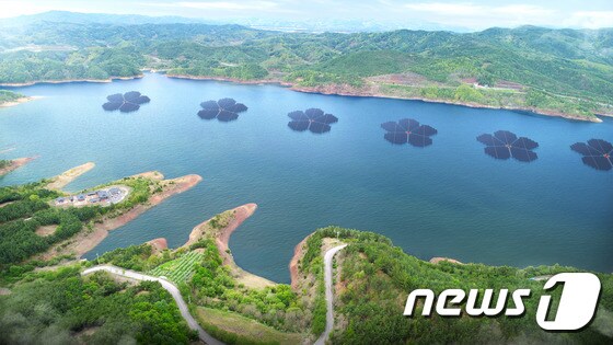 임하댐 호수에 설치될 국내 최대 수상태양광 발전단지 조감도.(경북도 제공)© 뉴스1