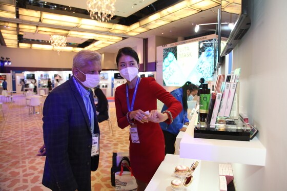 한국무역협회가 한-아랍에미리트 수교 40주년을 맞아 10일 두바이에서 '한국 유망소비재 기업 전시수출 상담회' 를 개최했다. (한국무역협회 제공)© 뉴스1