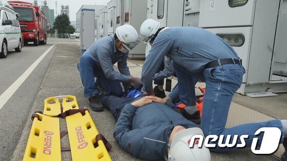 한국전력(대표이사 김종갑)은 18일 여수국가산단에서 지진 발생 대응체계를 점검하기 위한 모의 종합 훈련을 실시했다. /© News1
