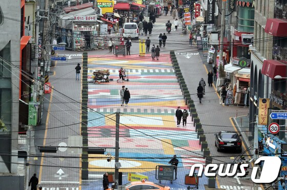 22일 서울 마포구 홍대 거리가 한산하다. (자료사진) 2020.11.22/뉴스1 © News1 김명섭 기자