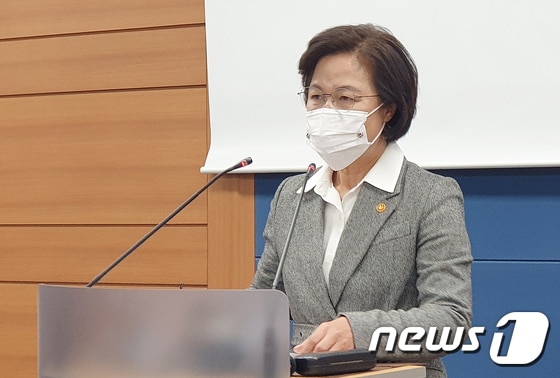 추미애 장관, 윤석열 총장 징계청구·직무배제' 명령
