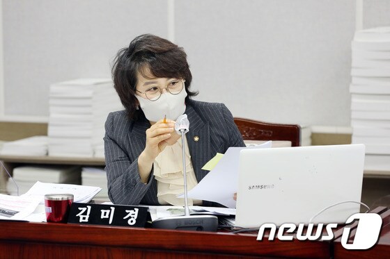질의하고 있는 김미경 수원시의원. © 뉴스1