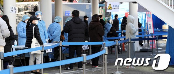 코로나19 검체검사 / 뉴스1 © News1 박지혜 기자