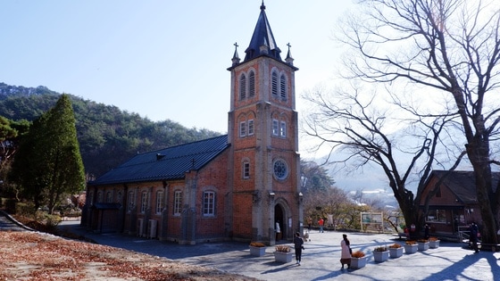 강원도에서 최초로 지어진 성당인 '풍수원성당'© 뉴스1