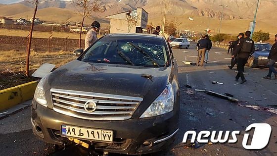 이란국영TV(IRIB)가 제공한 모흐센 파흐리자데흐의 암살 추정 현장 사진 © AFP=뉴스1