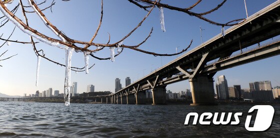 전북은 29일 아침 최저기온이 전날보다 3도가량 떨어져 더 춥겠다.© News1 박지혜 기자