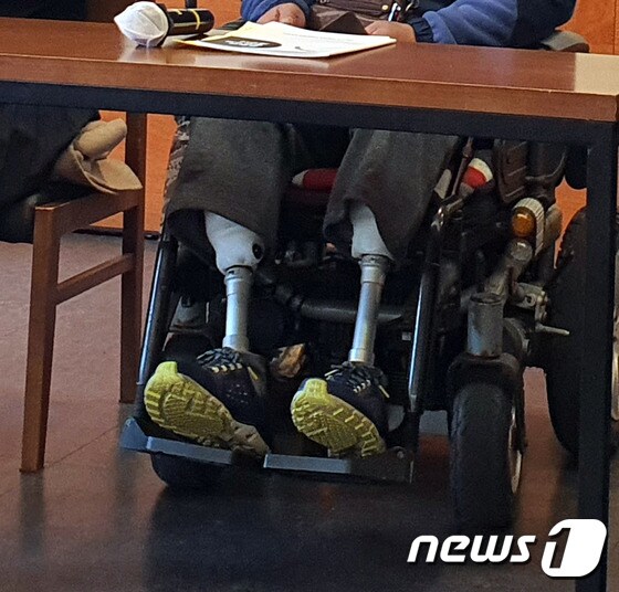 당뇨합병증으로 양발을 절단한 윤영환씨(가명)의 의족. © 뉴스1